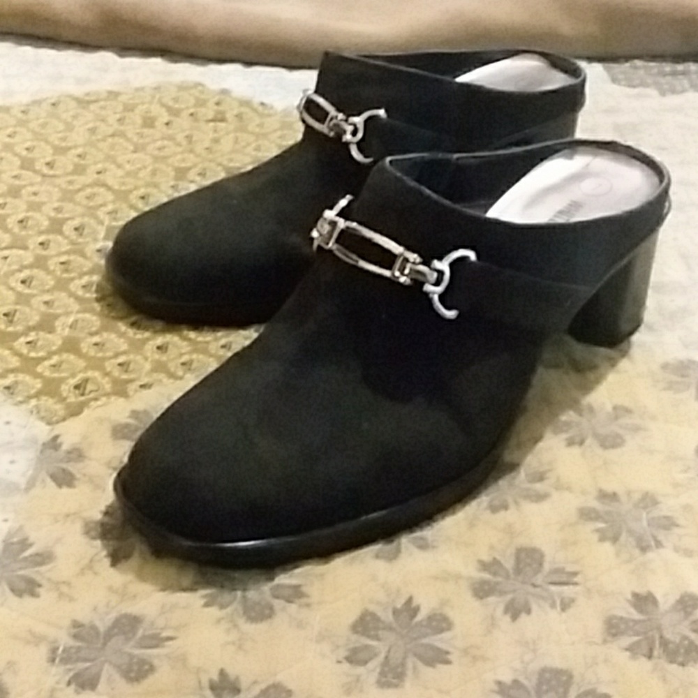 Pretty black shoes